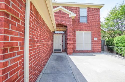 8005 Kathleen Ct, Fort Worth TX  76137-6101 exterior