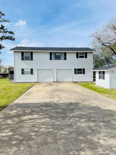 12107 Sandpiper Rd, Angleton TX  77515-8330 exterior