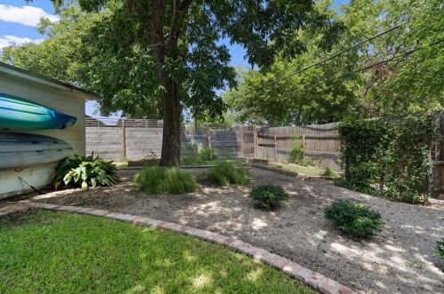 1304 Berkshire Dr, Austin TX  78723-1837 exterior