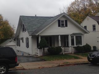 15 Kensington Ave, Dover, NJ 07801-4903