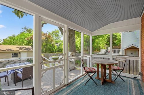 800 Easley St, Silver Spring MD 20910-4587 exterior