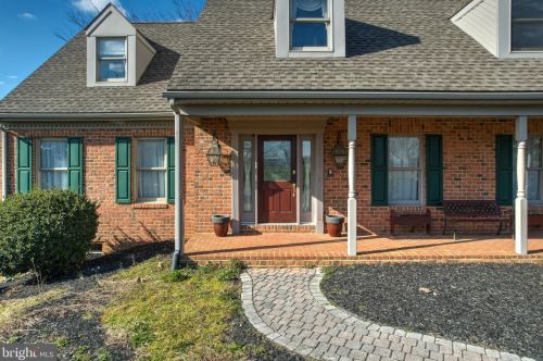 2045 Rockvale Rd, Lancaster PA  17602-1405 exterior