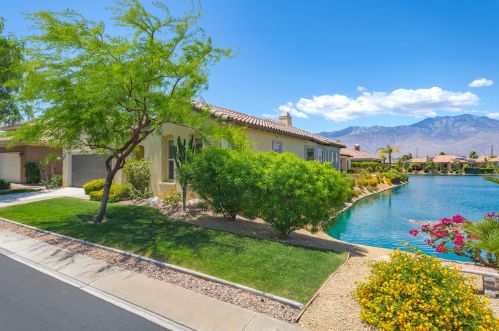27 Shoreline Dr, Rancho Mirage, CA 92270-5812