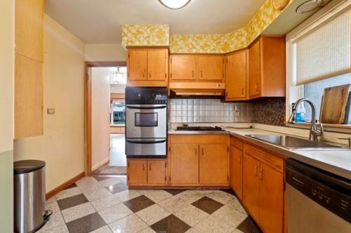 8749 Merrill St, Niles IL  60714-1922 exterior