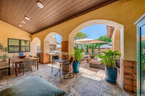 1814 Main St, Huntington Beach CA  92648-2725 exterior