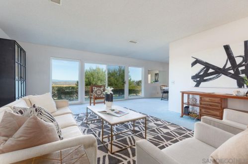 3902 Vista Way, Oceanside, CA 92056-4507