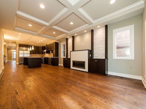 2132 Sheffield Ave, Chicago, IL 60614-4210