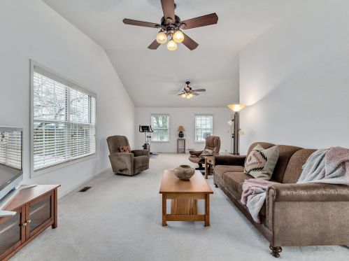 1146 Pheasant Trl, Carol Stream, IL 60188-4844