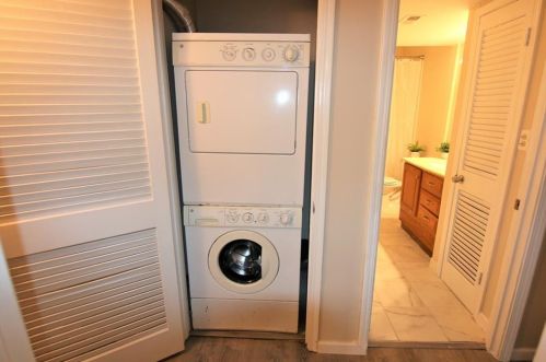 71 Montre Sq, Atlanta GA  30327-4044 exterior