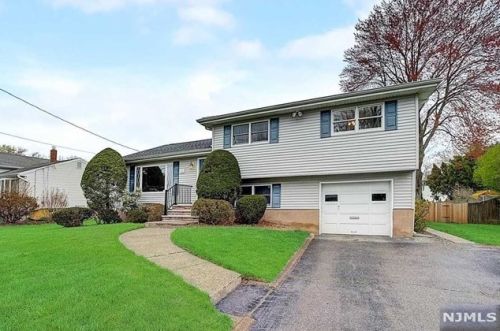 145 Terrace Pl, N Milford, NJ 07646-1207