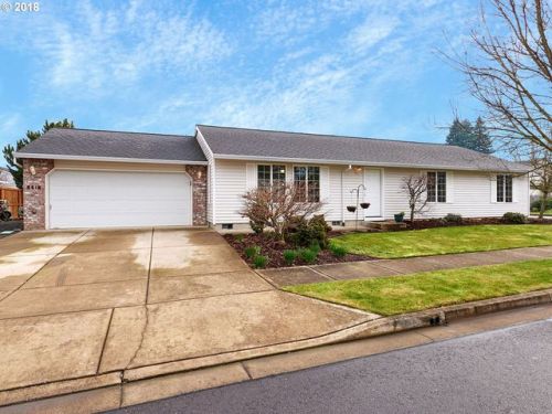 4416 Morfitt St, Hubbard, OR 97032-9569