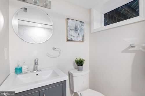 407 Greenbrier Dr, Silver Spring MD 20910-4230 exterior