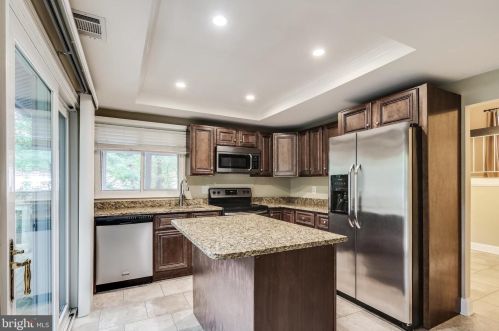 8999 Sidelong Pl, Columbia, MD 21045-2532