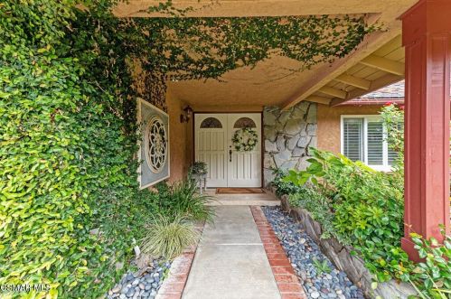 4053 Patrick Henry Pl, Calabasas, CA 91301-3619