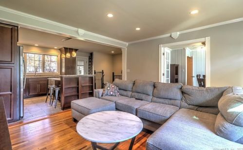 135 Rockledge Rd, Wallingford CT  06492-1813 exterior