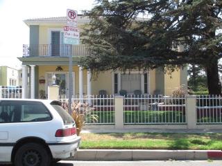 2430 8th Ave, Los Angeles CA  90043-3104 exterior