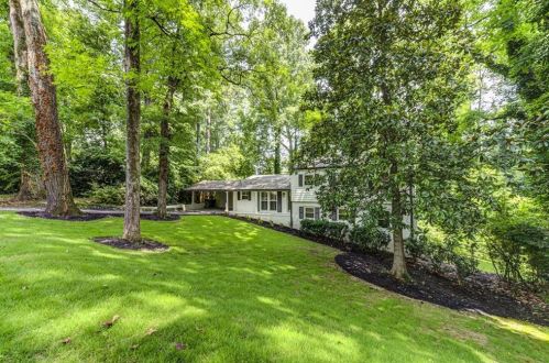 370 Herrington Dr, Atlanta GA  30342-3820 exterior