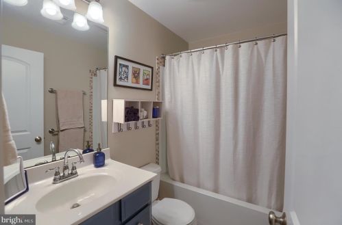 101 Shatto Dr, Carlisle PA  17013-2120 exterior