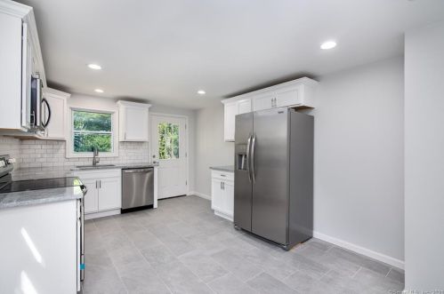 17 Spencer Dr, Middletown CT  06457-3537 exterior