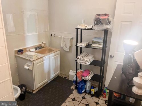 563 Line St, Camden NJ 08103-1610 exterior