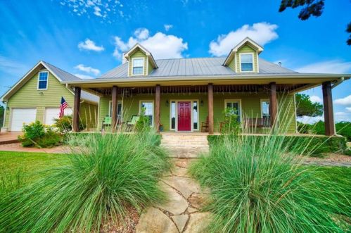 411 Old Red Ranch Rd, Mount Sharp, TX 78620-4639