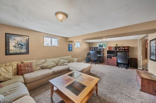 20 Lawrence Dr, Hackettstown NJ  07840-2510 exterior