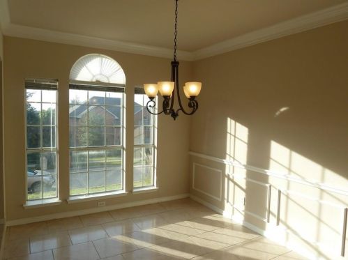 2402 Manchester Dr, Carrollton TX  75006-2640 exterior