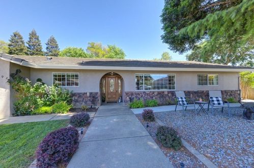 8792 Leo Virgo Ct, Elk Grove, CA 95624-2556
