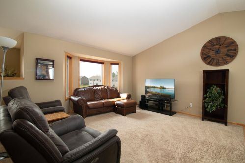 536 Frankfort Way, Waverly, MN 55390-5424