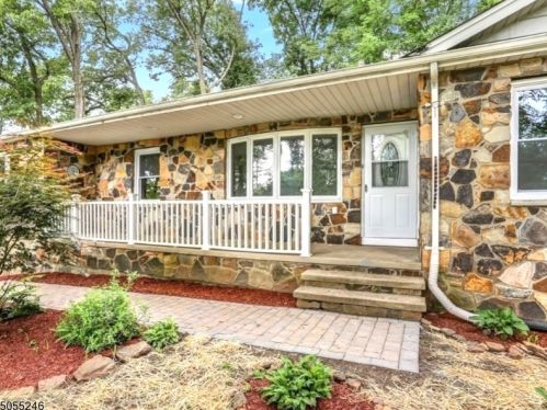 39 Lynnfield Dr, Morristown, NJ 07960-2529