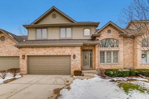 5104 Commonwealth Ave, Western Springs, IL 60558-1761