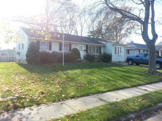 13 Banbury Rd, Trenton, NJ 08690-2118
