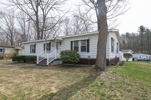 16 Amy Ln, Hampstead, NH 03841-2247