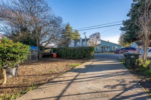 136 Oak St, Willits, CA 95490-3924