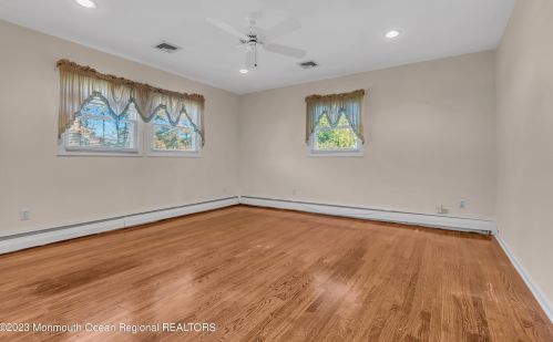 4 Judith Ct, Tinton Falls NJ  07712-4136 exterior