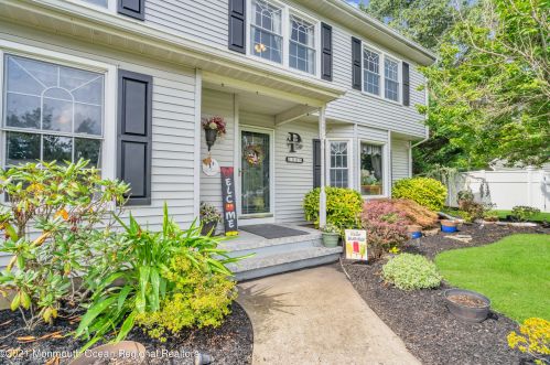 102 Scotia Ct, Lakehurst, NJ 08759-6252