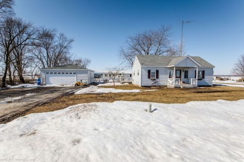 1238 8250e Rd, Momence, IL 60954-3947