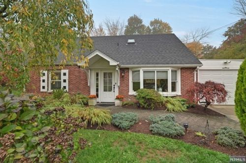 4 Mary Ct, Mahwah, NJ 07430-2603