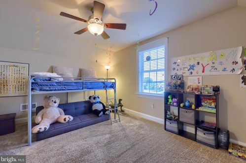 541 Prince George Dr, Lancaster PA 17601-8801 exterior