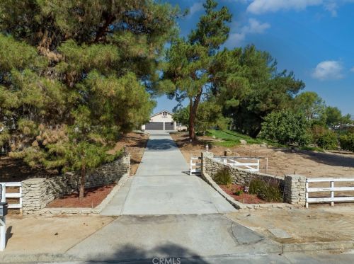 17368 Owl Tree Rd, Riverside CA  92504-9529 exterior