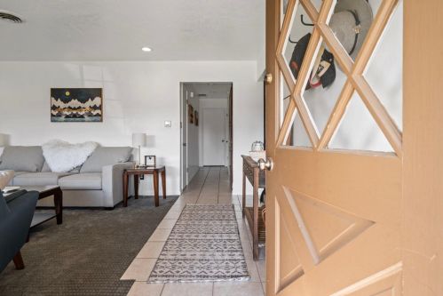 9 Mills Ave, Lodi, CA 95242-3131