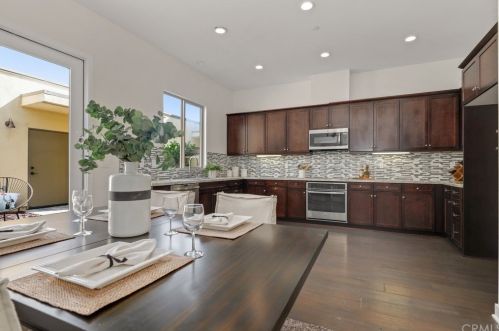 806 Santa Ana Blvd, Santa Ana CA 92701-3962 exterior