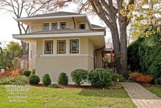 38 Abbottsford Rd, Northfield, IL 60093-4201