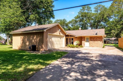 2006 Willowwisp, Taylor Lake Village TX  77586-3311 exterior