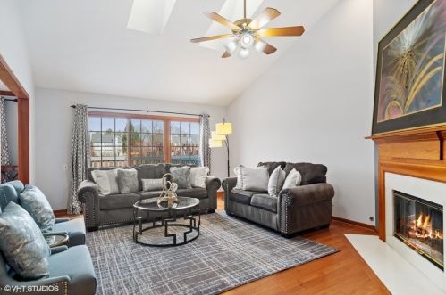 552 Cherbourg Ct, Buffalo Grove, IL 60089-7711