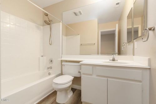 2010 Freesia Ave, Simi Valley CA  93063-3534 exterior