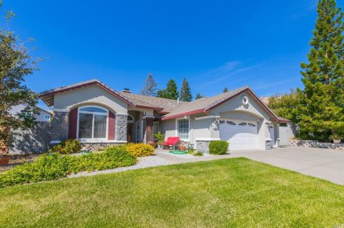 606 Hillcrest Cir, Vacaville, CA 95688-1045
