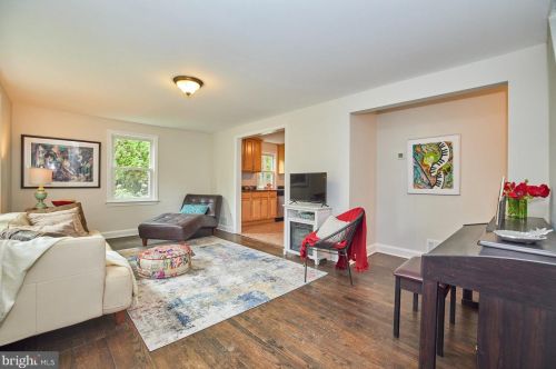 6909 Custis Pkwy, Falls Church, VA 22042-2022