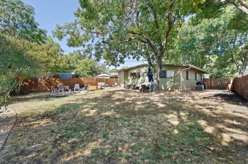 5101 Creekline Dr, Austin TX  78745-2227 exterior