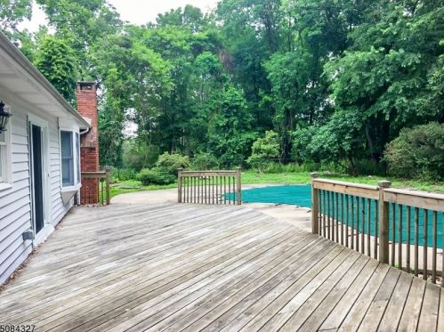 30 Kim Ln, Hackettstown NJ  07840-5624 exterior